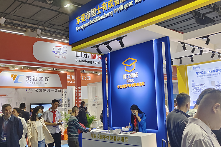 博士有成參展第51屆中國(guó)廣州國(guó)際家具展覽會(huì)，午休課桌椅驚艷全場(chǎng)