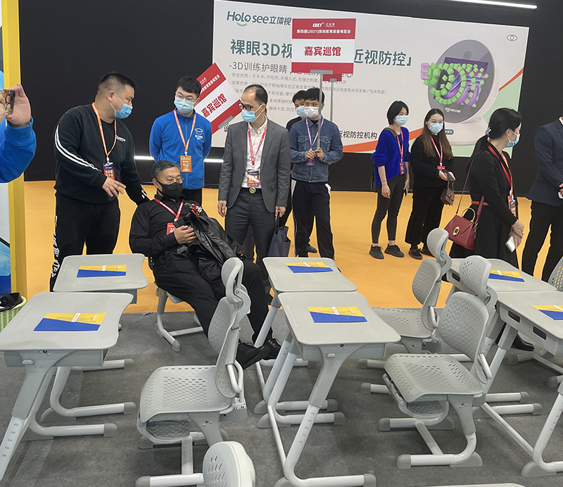 博仕有成午休課桌椅受到了嘉賓以及教育局等領導的高度認可