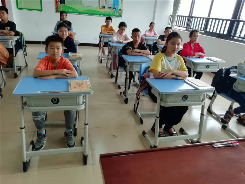 博仕有成課桌椅入住張乾小學(xué)教室