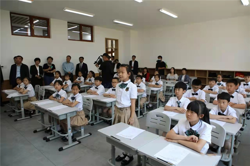 博仕有成課桌椅進(jìn)駐唐山西那母君華小學(xué)(圖6)