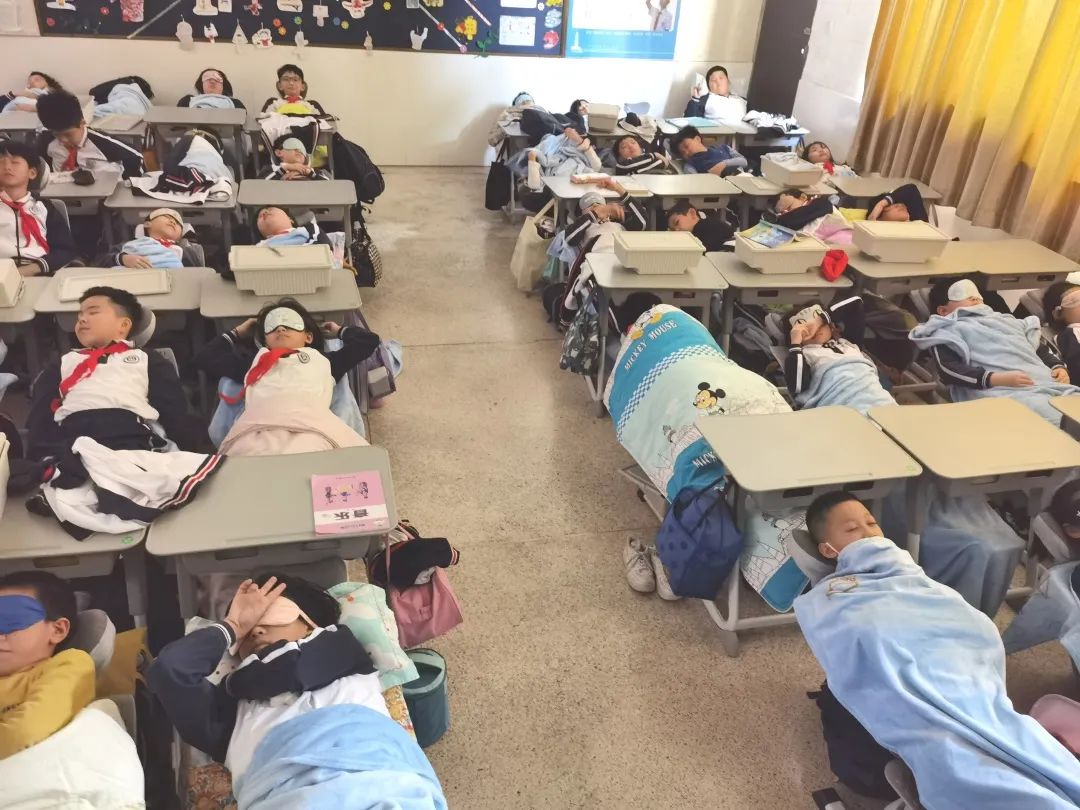 快樂學(xué)習(xí)，健康午休 | 博士有成午休課桌椅走進莞城中心小學(xué)(圖10)