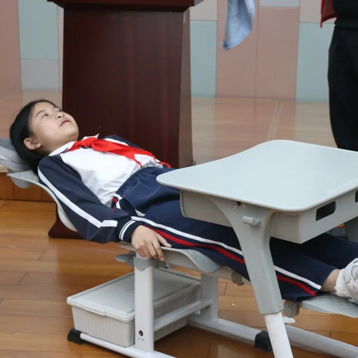 快樂學(xué)習(xí)，健康午休 | 博士有成午休課桌椅走進莞城中心小學(xué)(圖8)